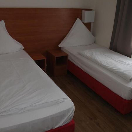 Stadt-Gut-Hotel Zum Rathaus Oberhausen  Zewnętrze zdjęcie