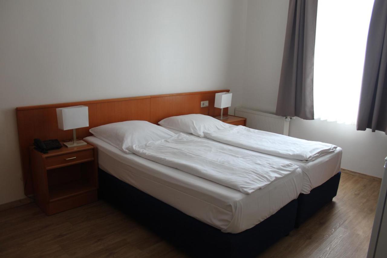 Stadt-Gut-Hotel Zum Rathaus Oberhausen  Zewnętrze zdjęcie