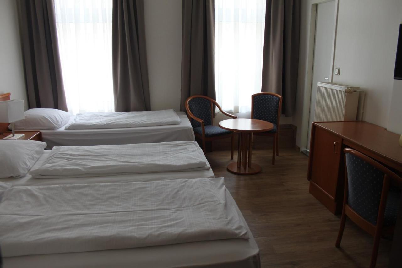 Stadt-Gut-Hotel Zum Rathaus Oberhausen  Zewnętrze zdjęcie