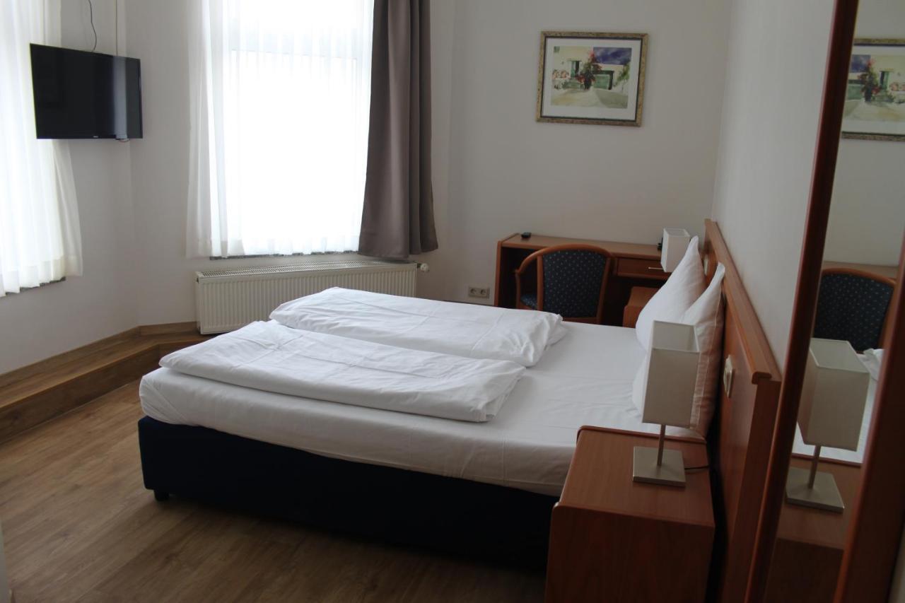Stadt-Gut-Hotel Zum Rathaus Oberhausen  Zewnętrze zdjęcie