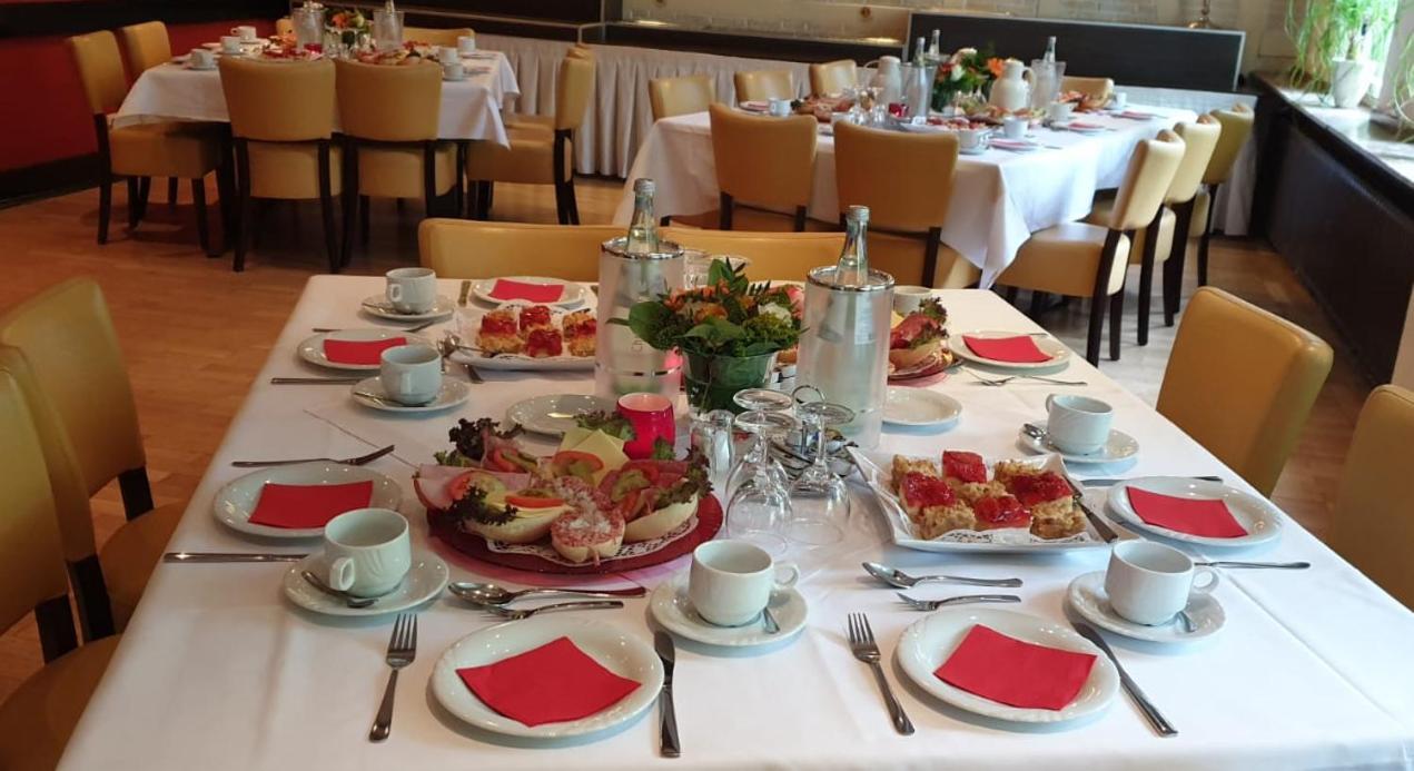 Stadt-Gut-Hotel Zum Rathaus Oberhausen  Zewnętrze zdjęcie