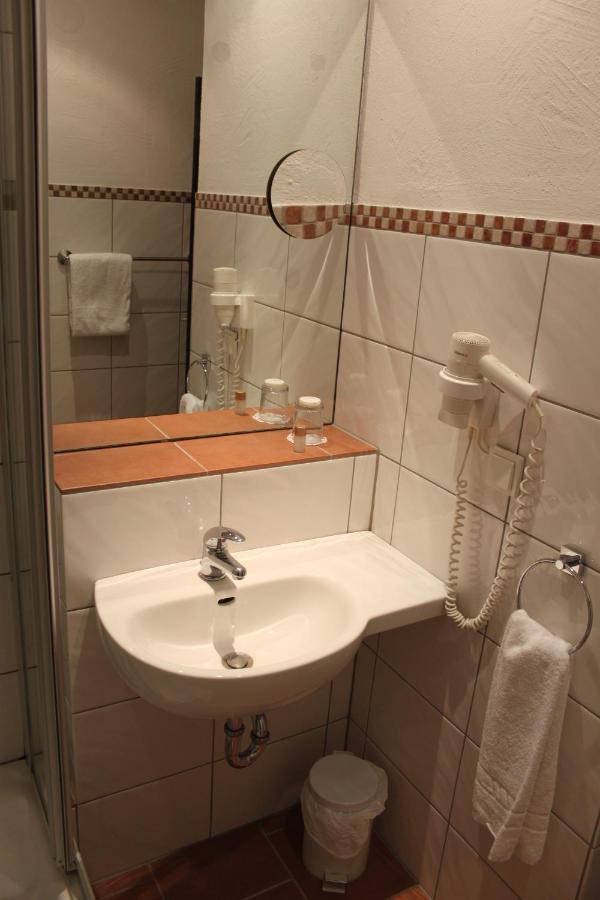 Stadt-Gut-Hotel Zum Rathaus Oberhausen  Zewnętrze zdjęcie
