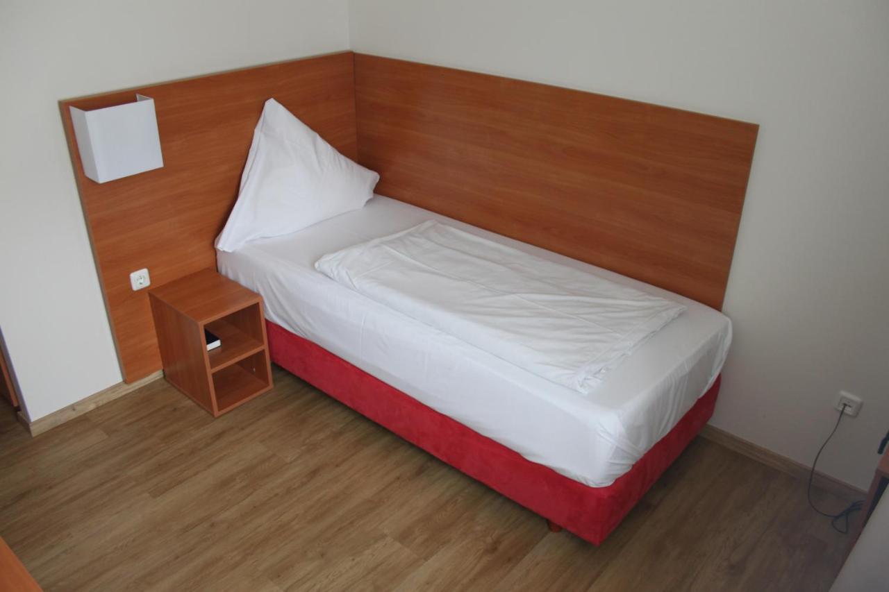 Stadt-Gut-Hotel Zum Rathaus Oberhausen  Zewnętrze zdjęcie