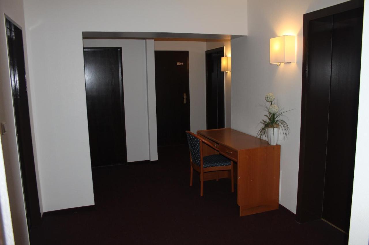 Stadt-Gut-Hotel Zum Rathaus Oberhausen  Zewnętrze zdjęcie